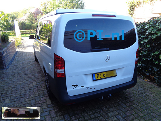 Parkeersensoren (set D 2022) ingebouwd door PI-nl in een Mercedes-Benz Vito Tourer met canbus uit 2017. De spiegeldisplay is van de set met bumpercamera en antraciet gespoten sensoren.