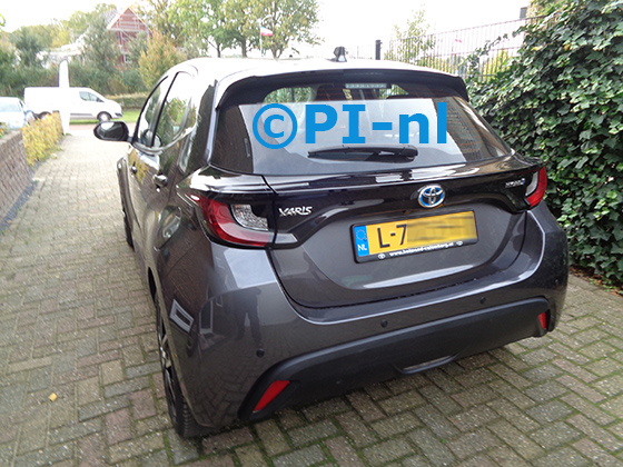 Parkeersensoren (set E 2022) ingebouwd door PI-nl in een Toyota Yaris met canbus uit 2021. De pieper werd voorin gemonteerd.