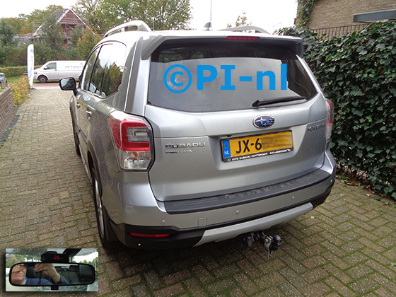 Parkeersensoren (set A 2022) ingebouwd door PI-nl in een Subaru Forester uit 2016. De display werd op de binnenspiegel gemonteerd.