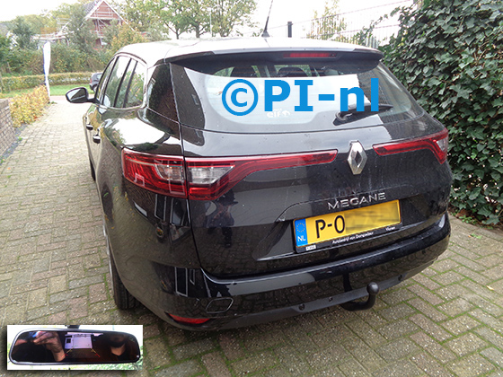 Parkeersensoren (set D 2022) ingebouwd door PI-nl in een Renault Megane Estate uit 2017. De spiegeldisplay is van de set met bumpercamera en sensoren.