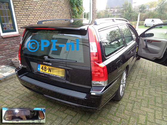 Parkeersensoren (set D 2022) ingebouwd door PI-nl in een Volvo V70 uit 2005. De spiegeldisplay is van de set met bumpercamera en sensoren.