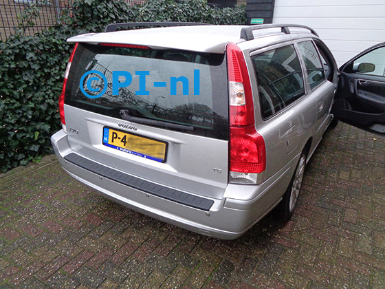 Parkeersensoren (set E 2022) ingebouwd door PI-nl in een Volvo V70 T5 uit 2006. De pieper werd voorin gemonteerd. Er werden standaard zilveren sensoren gemonteerd.