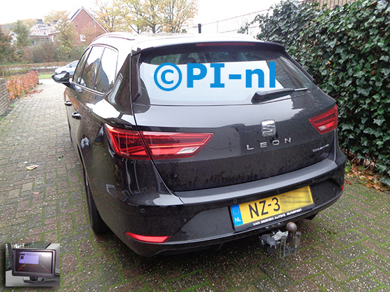 Parkeercamera (set 2022) ingebouwd door PI-nl in een Seat Leon Station met canbus uit 2017. De monitor is van de set met bumpercamera.