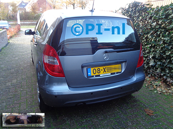 Parkeersensoren (set D 2022) ingebouwd door PI-nl in een Mercedes-Benz A-klasse met canbus uit 2012. De display is van de set met bumpercamera en sensoren.