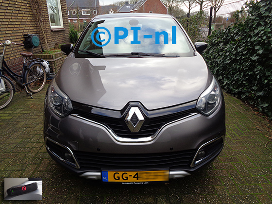 Parkeersensoren (set A 2022) ingebouwd door PI-nl in de voorbumper van een Renault Captur uit 2015. De display werd linksvoor bij de a-stijl gemonteerd.