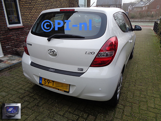 Parkeersensoren (set B 2023) ingebouwd door PI-nl in een Hyundai i20 uit 2012. De display werd linksvoor bij de a-stijl gemonteerd.