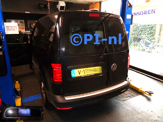 Camera-set (set 2023) ingebouwd door PI-nl in een Volkswagen Caddy met canbus uit 2017. De spiegeldisplay is van de set met bumpercamera.