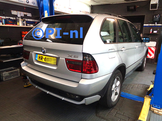 Parkeersensoren (set E 2023) ingebouwd door PI-nl in een BMW X5 met canbus uit 2000. De pieper werd achterin gemonteerd. Er werden antraciete sensoren gemonteerd.