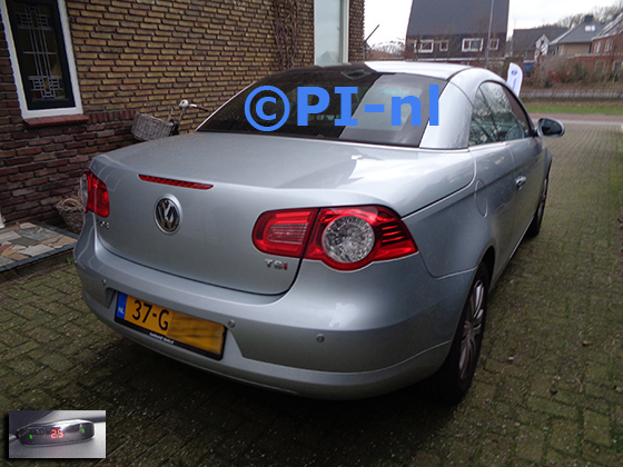 Parkeersensoren (set A 2023) ingebouwd door PI-nl in een Volkswagen Eos met canbus uit 2008. De display werd linksvoor bij de a-stijl gemonteerd.