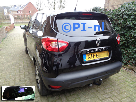 Parkeersensoren (set D 2023) ingebouwd door PI-nl in een Renault Captur uit 2017. De spiegeldisplay is van de set met bumpercamera en sensoren.