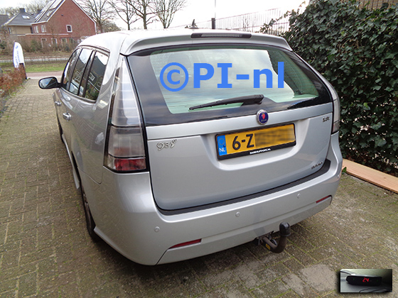 Parkeersensoren (set A 2023) ingebouwd door PI-nl in een Saab 9-3 Estate met canbus uit 2010. De display werd rechtsvoor bij de a-stijl gemonteerd.