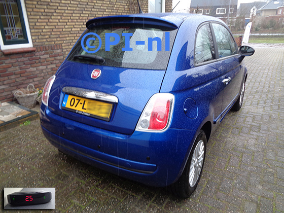 Parkeersensoren (set A 2023) ingebouwd door PI-nl in een Fiat 500 Pop uit 2010. De display werd linksvoor bij de a-stijl gemonteerd.