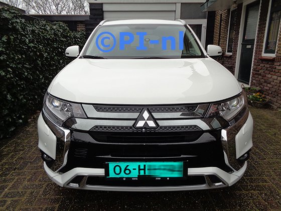 Parkeersensoren (set E 2023) ingebouwd door PI-nl in de voorbumper van een Mitsubishi Outlander PHEV uit 2020. De pieper werd voorin gemonteerd.