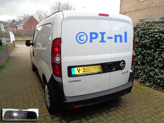 Parkeersensoren (set D 2023) ingebouwd door PI-nl in een Opel Combo uit 2018. De spiegeldisplay (met zuignapspiegel) is van de set met bumpercamera en sensoren.