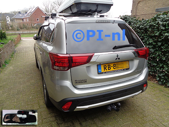 Parkeersensoren (set A 2023) ingebouwd door PI-nl in een Mitsubishi Outlander met canbus uit 2017. De display werd op de binnenspiegel gemonteerd.