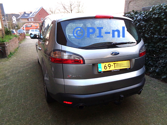 Parkeersensoren (set E 2023) ingebouwd door PI-nl in een Ford S-Max met canbus uit 2006. De pieper werd achterin gemonteerd.