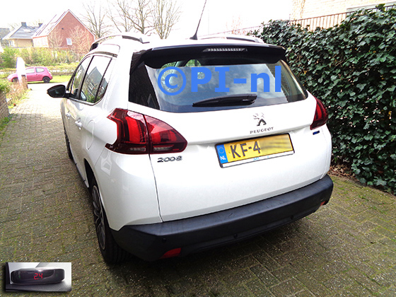 Parkeersensoren (set A 2023) ingebouwd door PI-nl in een Peugeot 2008 met canbus uit 2016. De display werd linksvoor bij de a-stijl gemonteerd.