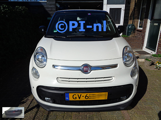 Parkeersensoren (set A 2023) ingebouwd door PI-nl in de voorbumper van een Fiat 500L uit 2015. De display werd linksvoor bij de a-stijl gemonteerd.