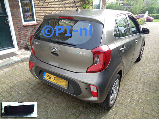 Parkeersensoren (set A 2023) ingebouwd door PI-nl in een Kia Picanto met canbus uit 2018. De display werd linksvoor bij de a-stijl gemonteerd.