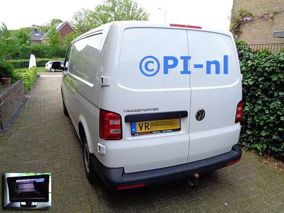 Parkeersensoren (set D 2023) ingebouwd door PI-nl in een Volkswagen Transporter (nieuw) met canbus uit 2019. De monitor is van de set met bumpercamera en sensoren.