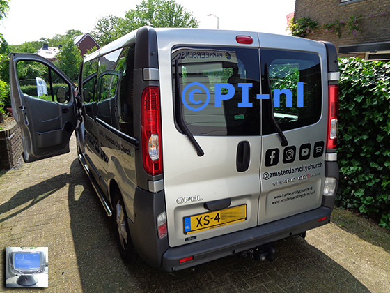 Parkeersensoren (set B 2023) ingebouwd door PI-nl in een Opel Vivaro uit 2014. De display werd linksvoor op het dashboard gemonteerd.