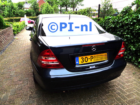Parkeersensoren (set E 2023) ingebouwd door PI-nl in een Mercedes-Benz C180 sedan uit 2005. De pieper werd voorin gemonteerd.