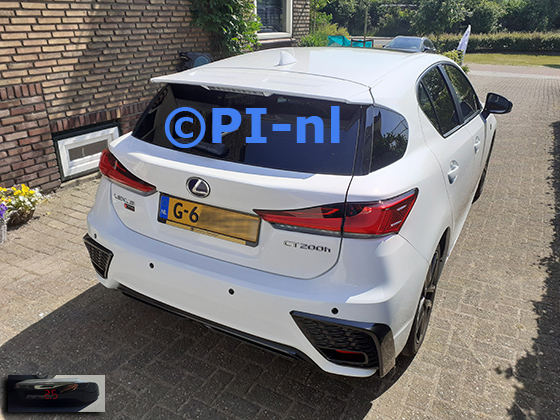 Parkeersensoren (set A 2023) ingebouwd door PI-nl in een Lexus CT200H met canbus uit 2019. De display werd linksvoor bij de a-stijl gemonteerd.