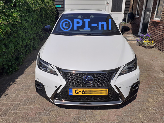 Parkeersensoren (set E 2023) ingebouwd door PI-nl in de voorbumper van een Lexus CT200H uit 2019. De pieper werd voorin gemonteerd.