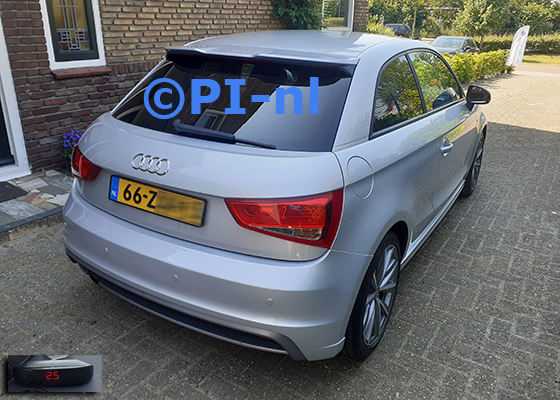 Parkeersensoren (set A 2023) ingebouwd door PI-nl in een Audi A1 Sportback S-Line met canbus uit 2013. De display werd linksvoor bij de a-stijl gemonteerd.