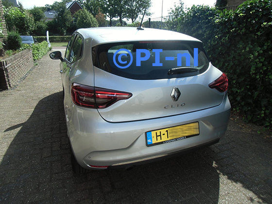 OEM-parkeersensoren (set H 2023) ingebouwd door PI-nl in een Renault Clio (hb) met canbus uit 2020. De pieper werd voorin gemonteerd. Er werden twee op kleurcode gespoten sensoren gemonteerd en twee zwarte sensoren.