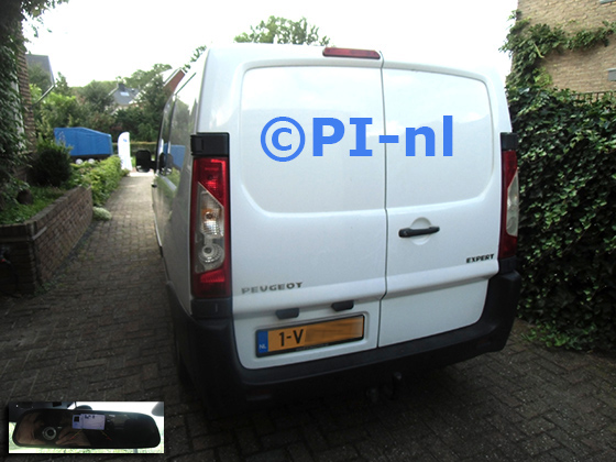 Parkeersensoren (set D 2023) ingebouwd door PI-nl in een Peugeot Expert met canbus uit 2010. De spiegeldisplay is van de set met bumpercamera en sensoren.