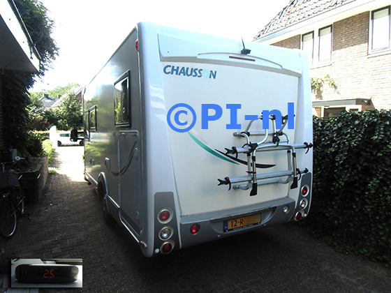 Parkeersensoren (set A 2023) ingebouwd door PI-nl in een Fiat Ducato Chausson Welcome 98 camper met canbus uit 2011. De display werd linksvoor bij de a-stijl gemonteerd. Er werden standaard witte en zilveren sensoren gemonteerd.