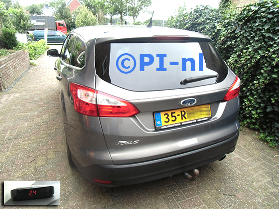 Parkeersensoren (set A 2023) ingebouwd door PI-nl in een Ford Focus Wagon met canbus uit 2011. De display werd linksvoor bij de a-stijl gemonteerd.