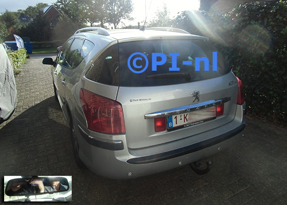 Parkeersensoren (set D 2023) ingebouwd door PI-nl in een Peugeot 407 SW met canbus uit 2006. De spiegeldisplay is van de set met bumpercamera en sensoren. Een kapotte fabrieksset werd vervangen door een set van PI-nl.