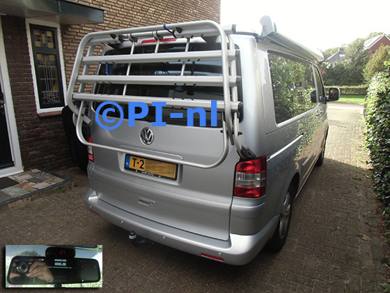 Parkeersensoren (set A 2023) ingebouwd door PI-nl in een Volkswagen Transporter California camperbus met canbus uit 2006. De display werd op de binnenspiegel gemonteerd.