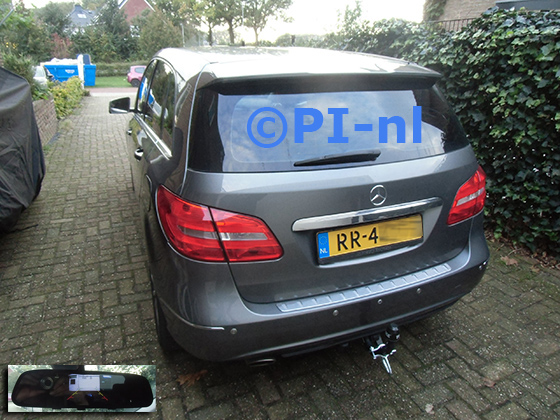 Parkeersensoren (set D 2023) ingebouwd door PI-nl in een Mercedes-Benz B180 met canbus uit 2012. De spiegeldisplay is van de set met bumpercamera en sensoren. Er werden standaard zilveren sensoren gemonteerd.