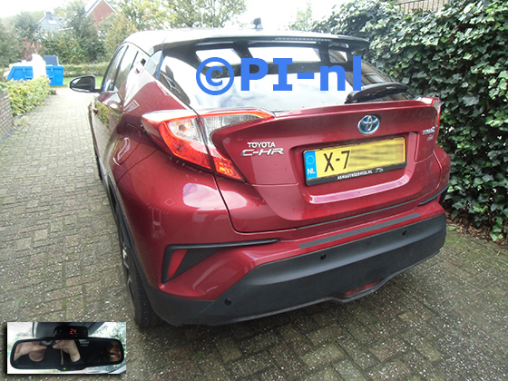 Parkeersensoren (set A 2023) ingebouwd door PI-nl in een Toyota C-HR uit 2018. De display werd op de binnenspiegel gemonteerd.