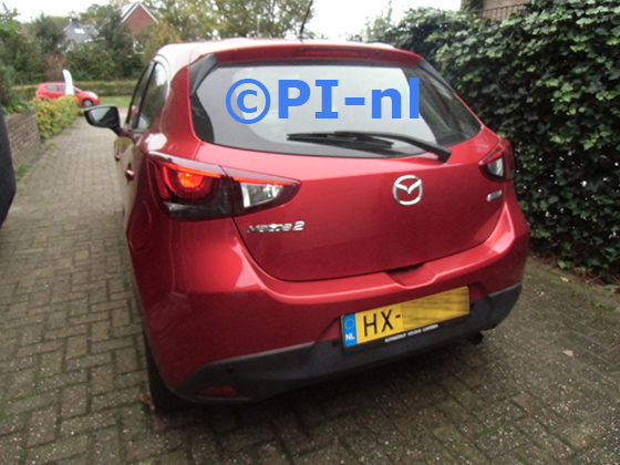 Parkeersensoren (set E 2023) ingebouwd door PI-nl in een Mazda 2 met canbus uit 2016. De display werd achterin gemonteerd.