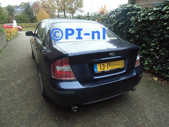 Parkeersensoren (set E 2023) ingebouwd door PI-nl in een Subaru Legacy sedan uit 2004. De pieper werd voorin gemonteerd.