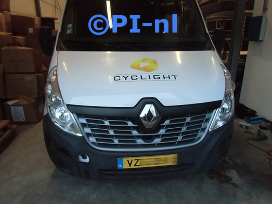 Parkeersensoren (set E 2023) ingebouwd door PI-nl in de voorbumper van een Renault Master Hoogwerker uit 2018. De pieper werd voorin gemonteerd.