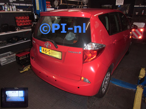 Parkeersensoren (set D 2023) ingebouwd door PI-nl in een Toyota Verso S uit 2012. De monitor is van de set met bumpercamera en sensoren.