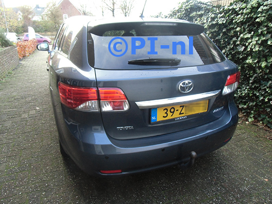 Parkeersensoren (set E 2023) ingebouwd door PI-nl in een Toyota Avensis Wagon uit 2013. De pieper werd achterin gemonteerd.