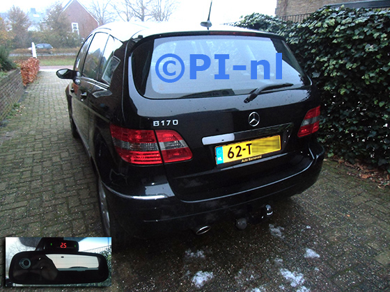 Parkeersensoren (set A 2023) ingebouwd door PI-nl in een Mercedes-Benz B200 met canbus uit 2006. De display werd op de binnenspiegel gemonteerd.