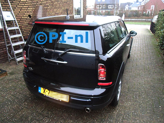 Parkeersensoren (set E 2024) ingebouwd door PI-nl in een Mini Clubman met canbus uit 2012. De pieper werd voorin geplaatst.