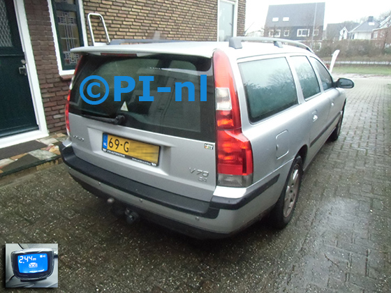 Parkeersensoren (set B 2024) ingebouwd door PI-nl in een Volvo V70 uit 2001. De display werd linksvoor bij de a-stijl gemonteerd. Er werden standaard zilveren sensoren gemonteerd.