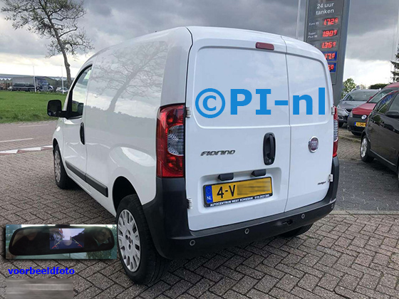 Parkeercamera (camera-set 2024) ingebouwd door PI-nl in een Fiat Fiorino met canbus uit 2011. De spiegeldisplay is van de set met bumpercamera.