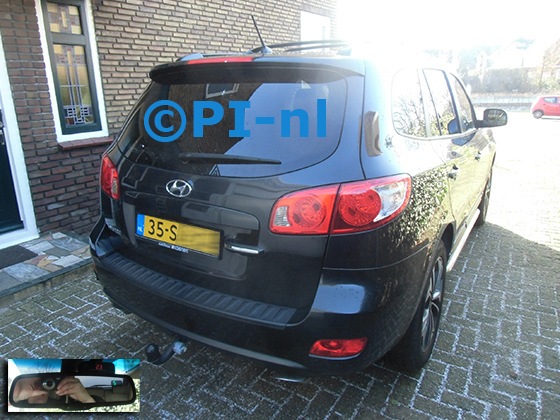 Parkeersensoren (set A 2024) ingebouwd door PI-nl in een Hyundai Santa Fe uit 2006. De display werd op de binnenspiegel gemonteerd.