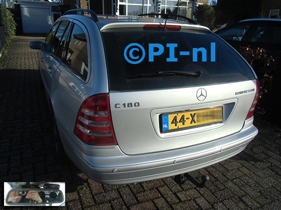 Parkeersensoren (set A 2024) ingebouwd door PI-nl in een Mercedes-Benz C180 Kompressor Combi uit 2007. De display werd op de binnenspiegel gemonteerd.