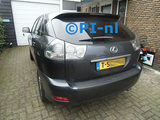 Parkeersensoren (set E 2024) ingebouwd door PI-nl in een Lexus RX400H Hybrid met canbus uit 2006. De pieper werd voorin gemonteerd.