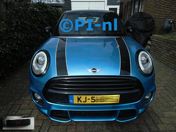 Parkeersensoren (set A 2024) ingebouwd door PI-nl in de voorbumper van een Mini Cooper Works uit 2016. De display werd linksvoor bij de a-stijl gemonteerd.